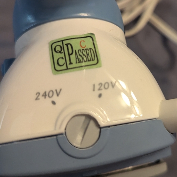 Hamilton Beach Travel Iron W Steamer Lint Brush & Storage Bag Dual Voltage Model - Picture 10 of 11